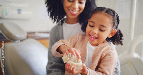 Canvastavla Happy child, mother and tooth model for dental wellness, learning and oral health in dentist office