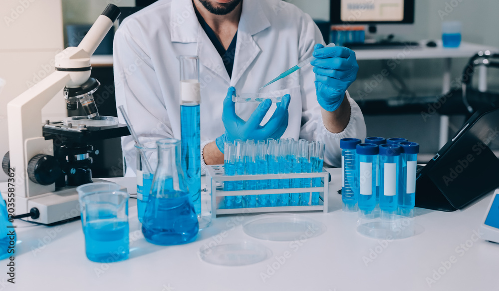 Fototapeta premium Lab technician experimenting in lab