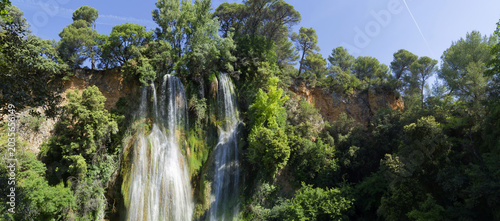 Tablou pe pânză Sillans-la-Cascade in Verdon Natural Park