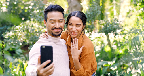 Foto Happy couple, engagement or video call with ring for good news, proposal or commitment together