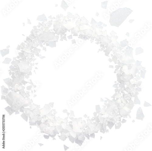 Cuadro en lienzo Sea salt flakes arranged in a circular frame top view isolated on transparent ba