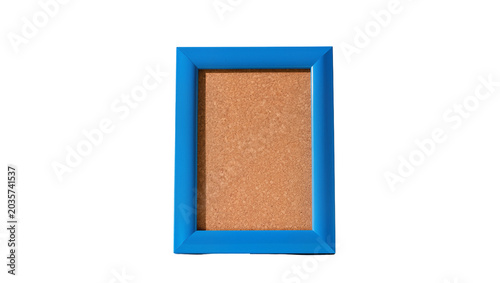 Foto Isolated empty blue picture frame with natural cork board insert for messages an