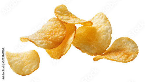 Foto Isolated delicious crispy potato chips flying and falling, a tasty salty snack f