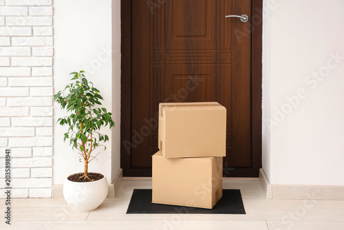 Big parcels with houseplant...