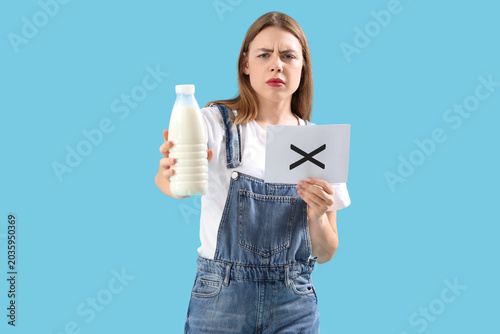 Cuadro en lienzo Young woman with lactose intolerance on blue background