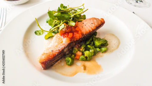 Konstfotografi A professionally plated luxury restaurant meal featuring modern culinary techniques, fresh seasonal ingredients, and exquisite plating