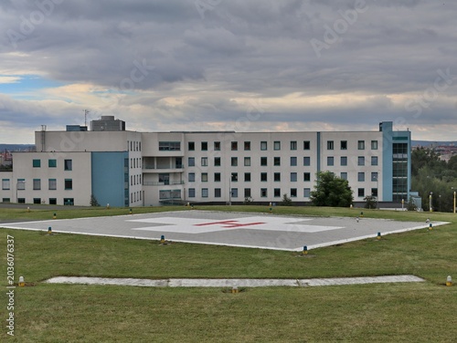 Tableau sur toile emergency service heliport at the hospital