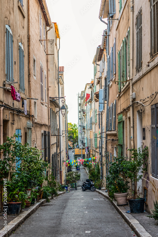 Fototapeta premium Ruelles dans le quartier du panier à Marseille