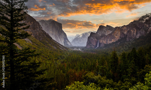 Foto Last Winter Light Before the Storm on Yosemite Valley, Yosemite National Park, C