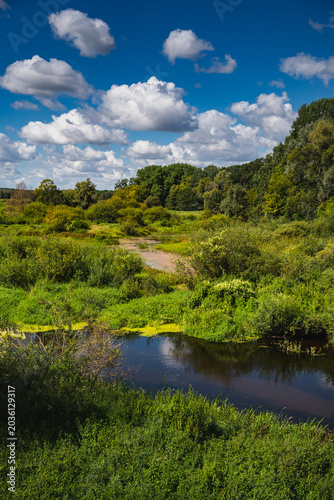 Fotografi lowland landscape with the Krzna River near its confluence with the Bug Riverlow