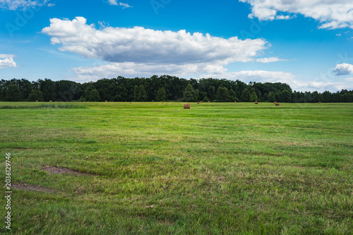 Φωτογραφία lowland landscape with meadows of the vast Bug River valley in the lubelskie voi