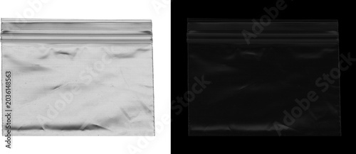 Photos Transparent plastic zipper bag mockup, empty polyethylene zip lock pouch on whit