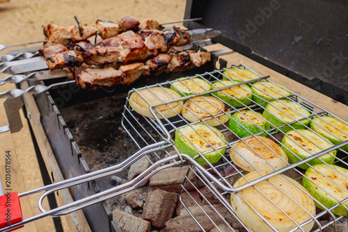 Cuadro en lienzo shish kebab shashlik and zucchini or courgette onion  on the barbecue skewers