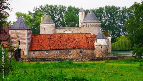 Tableau sur toile Château fort d’Olhain à Fresnicourt-le-Dolmen dans le Pas de Calais