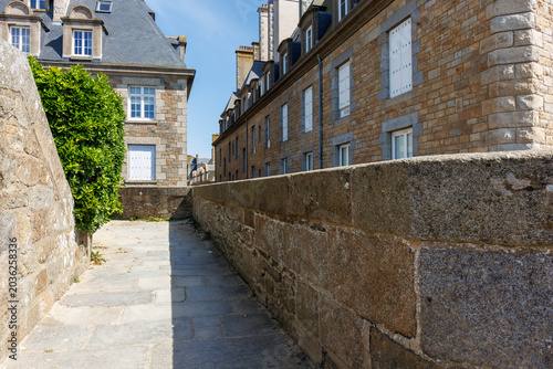 Картината върху платно Paysage urbain de Saint-Malo et ses remparts