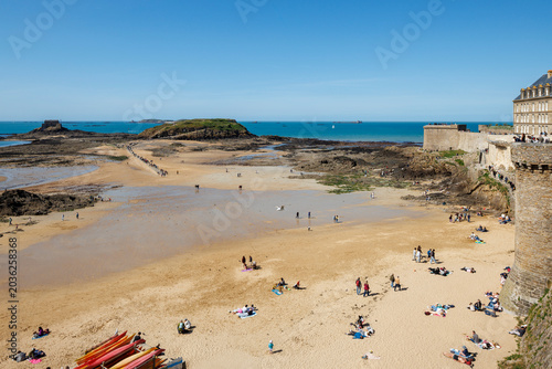 Foto Vue aérienne de la plage de Bon-Secours à Saint-Malo