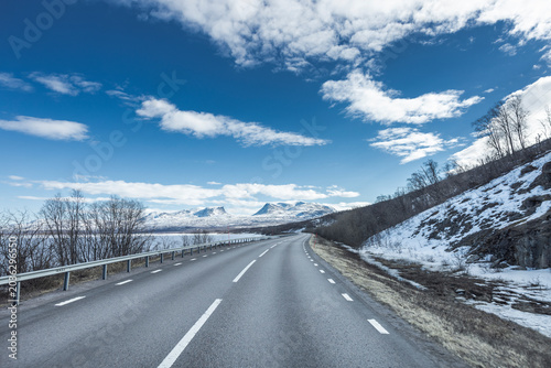 Europastrasse E 10 in Schwedisch Lappland bei Kiruna