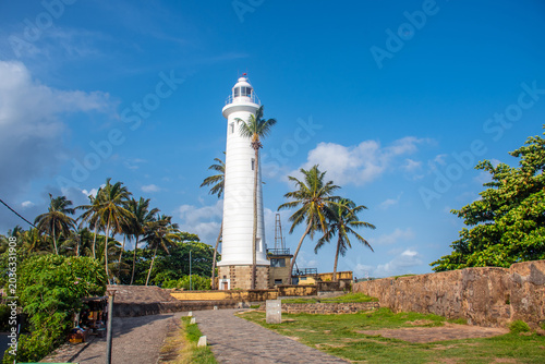 Bild auf Leinwand Lighthouse on the Tropical Coast of Sri Lanka