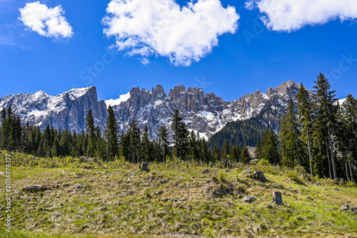 Bild auf Leinwand Dolomiten, Latemargruppe, Latemar, Latemarspitze, Karersee, Lago di Carezza, Ber