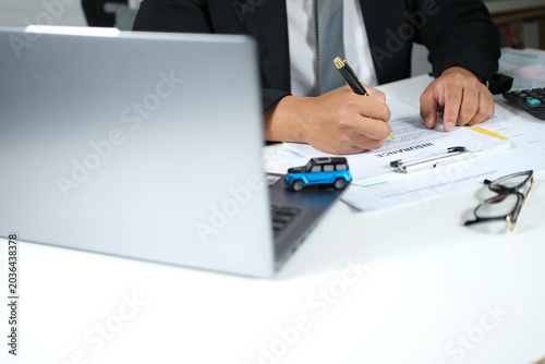 Fotografie Car purchase and insurance agreement