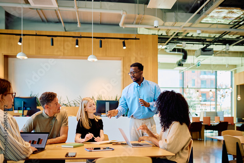 Εκτύπωση καμβά Group of diverse businesspeople collaborating during a discussion, planning a ne