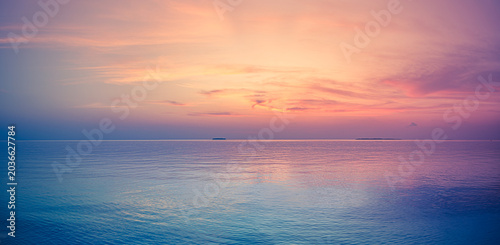 Photos Tranquil panoramic pastel sunset calm ocean sea soft pink purple sky reflection horizon