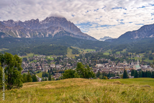 Foto Scenic view in Cortina D'Ampezzo valley in the Dolomite Alps, Italy