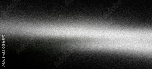 Foto Black and white grainy gradient background with smooth horizontal light band, so