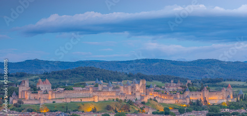 L'éclairage de la  Cité de Carcassonne de nuit en France