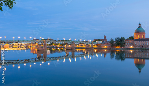 Le Pont-Neuf et le Pont Saint-Pierre de Toulouse de nuit