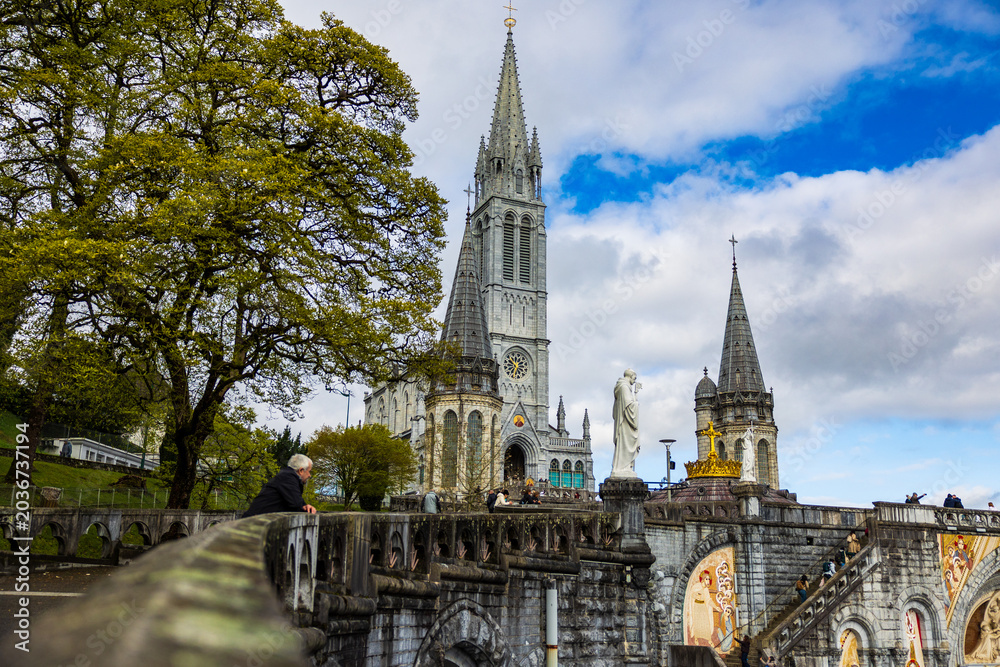 Fototapeta premium Basilica of the Immaculate Conception of Lourdes at the heart of the Sanctuary of Our Lady of Lourdes