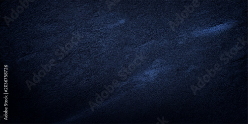 Foto A dark blue background with light illuminating a dark grunge fabric texture and