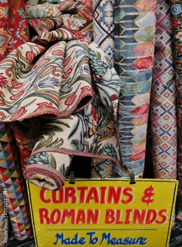 Textilienverkauf auf dem Markt von Dorchester