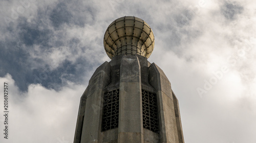 Принти на полотні Thomas Edison Memorial Tower Light Bulb Sculpture Against Dramatic Sky, Edison N