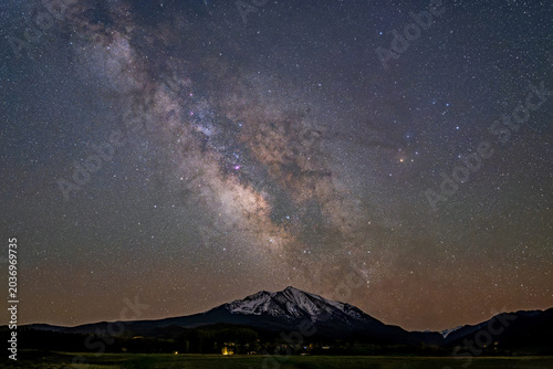 Foto Milky Way galactic core over Mount Sopris near Carbondale, Colorado in clear night sky
