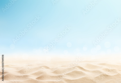 Fotografía Seascape with yellow beach sand and soft blue sky