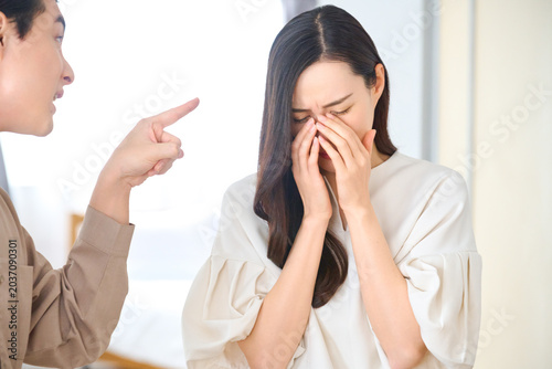 Foto 夫に責められる妻　喧嘩