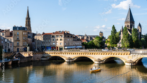Fotografie Stone Bridge over the Moselle River in Metz