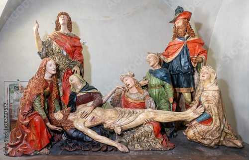 Fotografi Statue of Passion of Jesus: The Lamentation of Christ.