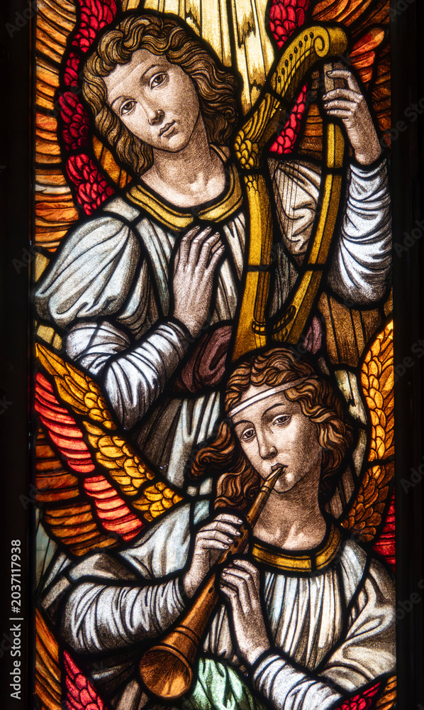 Obraz premium Stained glass of musician angels in heaven.