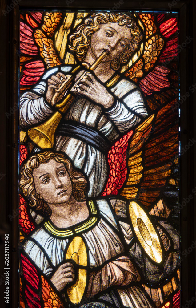 Obraz premium Stained glass of musician angels in heaven.