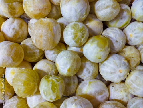 Fotografi Macro Detail of Peeled Yellow Citrus Segments