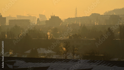 Fotografi Dawn on a cold winter's day in Targu Mures, with the heating chimneys smoking