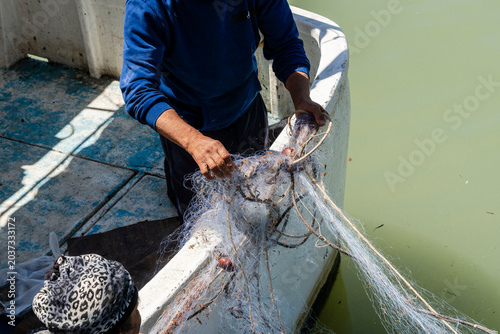 Foto fishermen working, Mazara del Vallo , fishing port by the river,  Trapani, Sicil