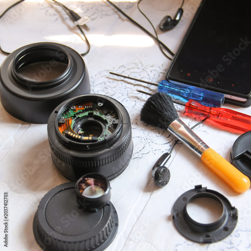 Slika na platnu A 50mm DSLR lens opened up for servicing