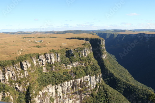Canion Fortaleza, na Serra Geral, na cidade de Cambará do Sul que fica no estado do  Rio do Sul, no Brasil, dentro do Parque Nacional dos Aparados da Serra.