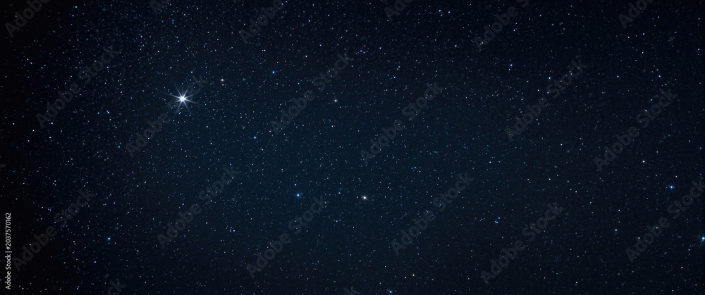 Obraz premium Brightly shining Polaris amid countless twinkling stars