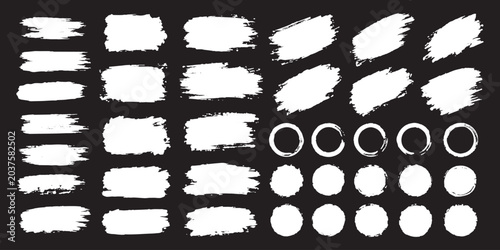 Photos Set of black grunge paint brush strokes