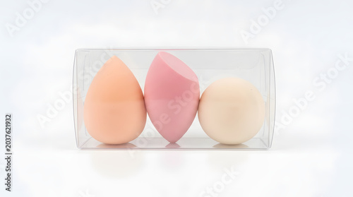 Three colorful cosmetic sponges in a clear plastic case, perfect for makeup application and blending