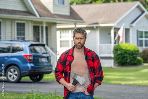 Foto Lumberjack at backyard with an ax